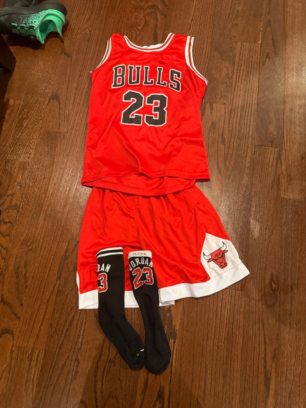 Michael jordan  Red Chicago Bulls Kids Jersey and Shorts Set plus socks